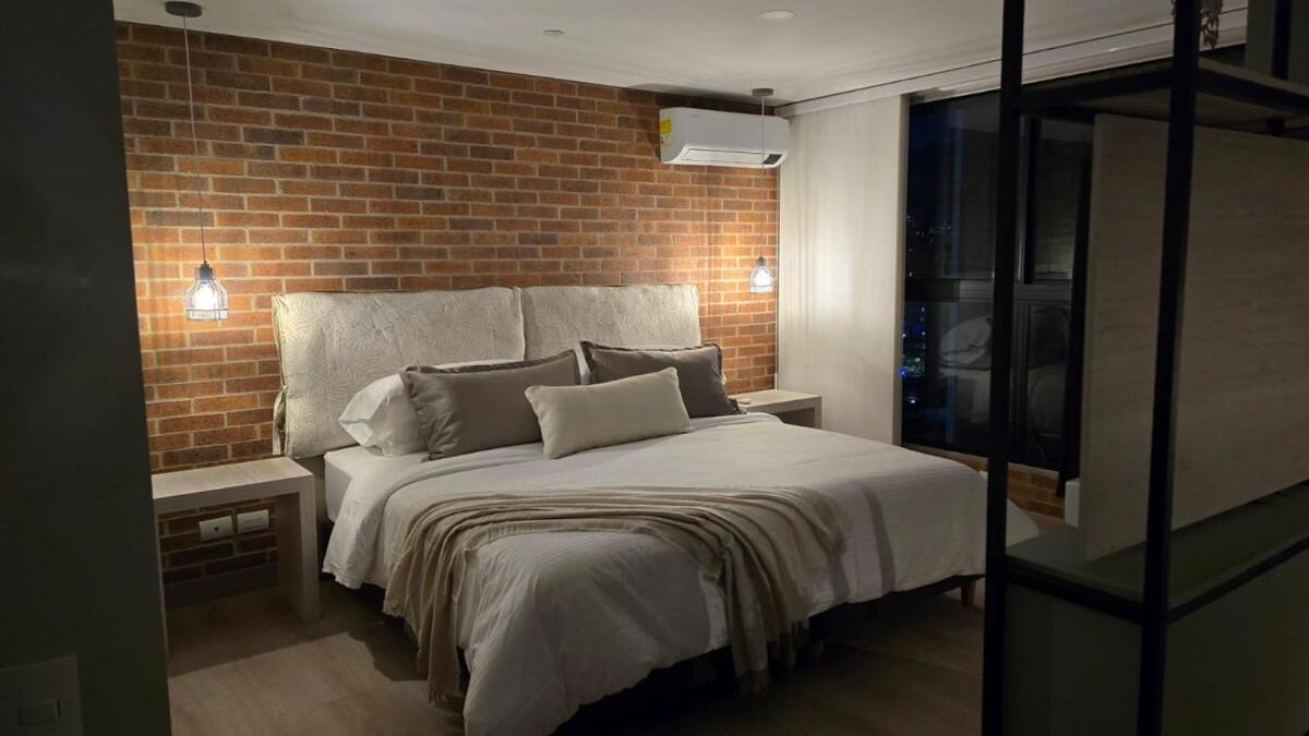 New In Laurels With Air , Loft Type, Giant Tv Medellin
