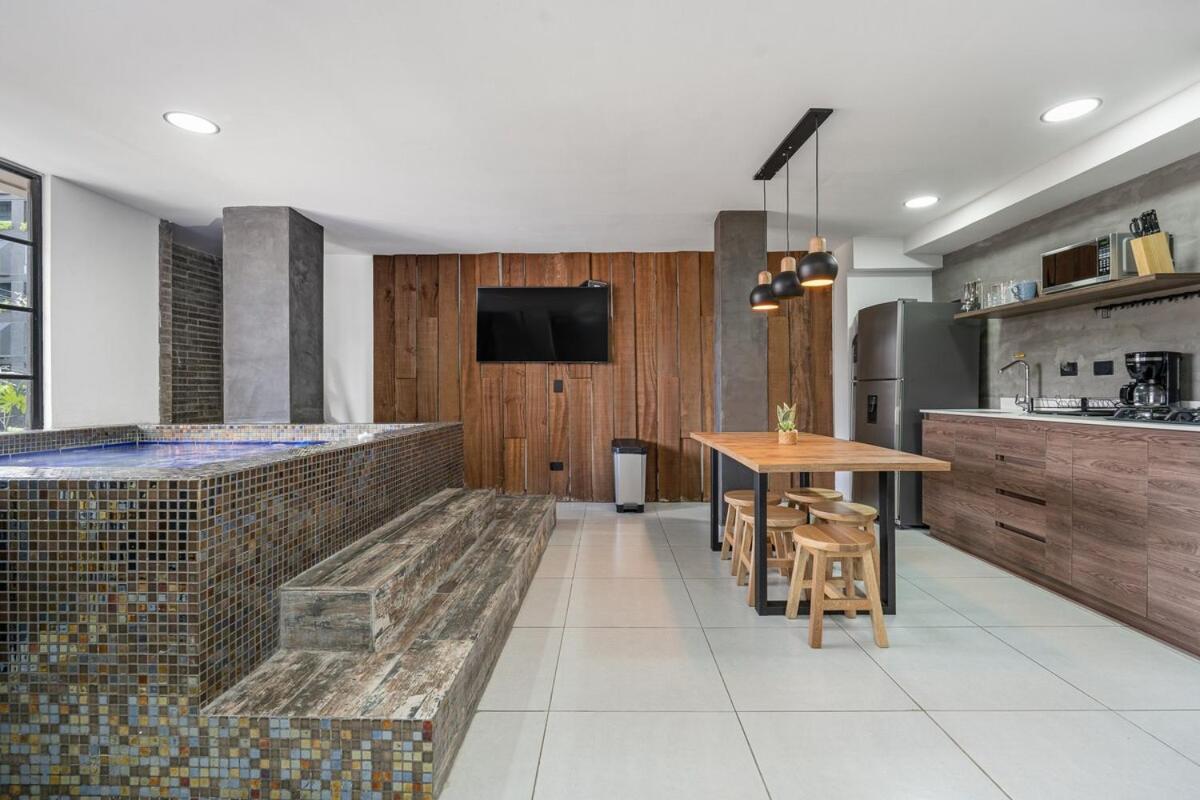 Nowa Arya Ph - Huge Hot Tub & Ac Steps From Lleras Park Apartment Medellin