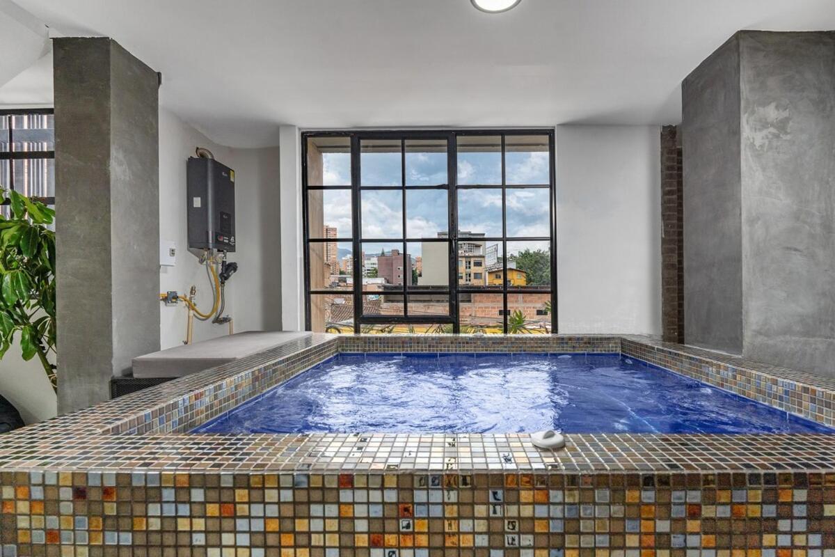 Apartment Nowa Arya Ph - Huge Hot Tub & Ac Steps From Lleras Park *