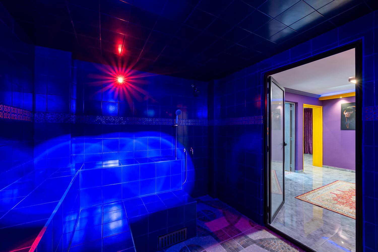 Provenza Infinity Steam Sauna Jacuzzi, Ac , Luxury Prime Location