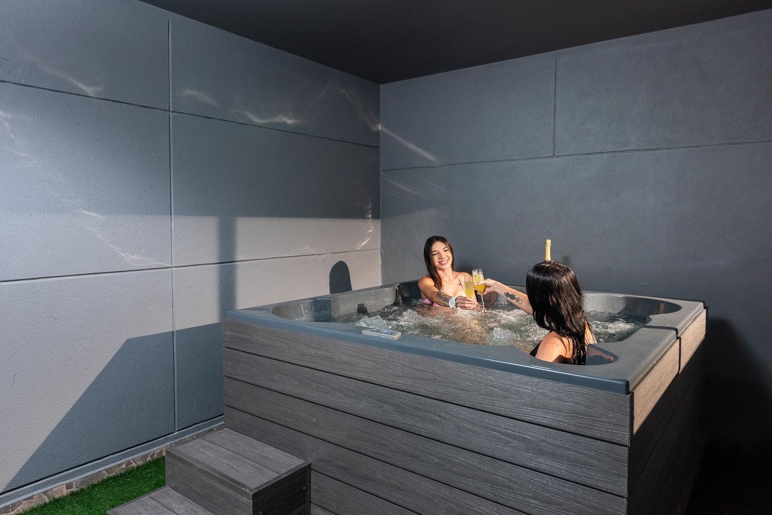 Provenza Infinity Steam Sauna Jacuzzi, Ac , Luxury Prime Location Apartment