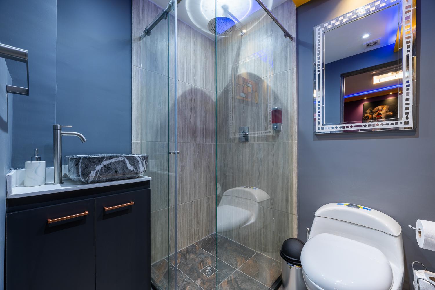 Provenza Infinity Steam Sauna Jacuzzi, Ac , Luxury Prime Location Apartment *
