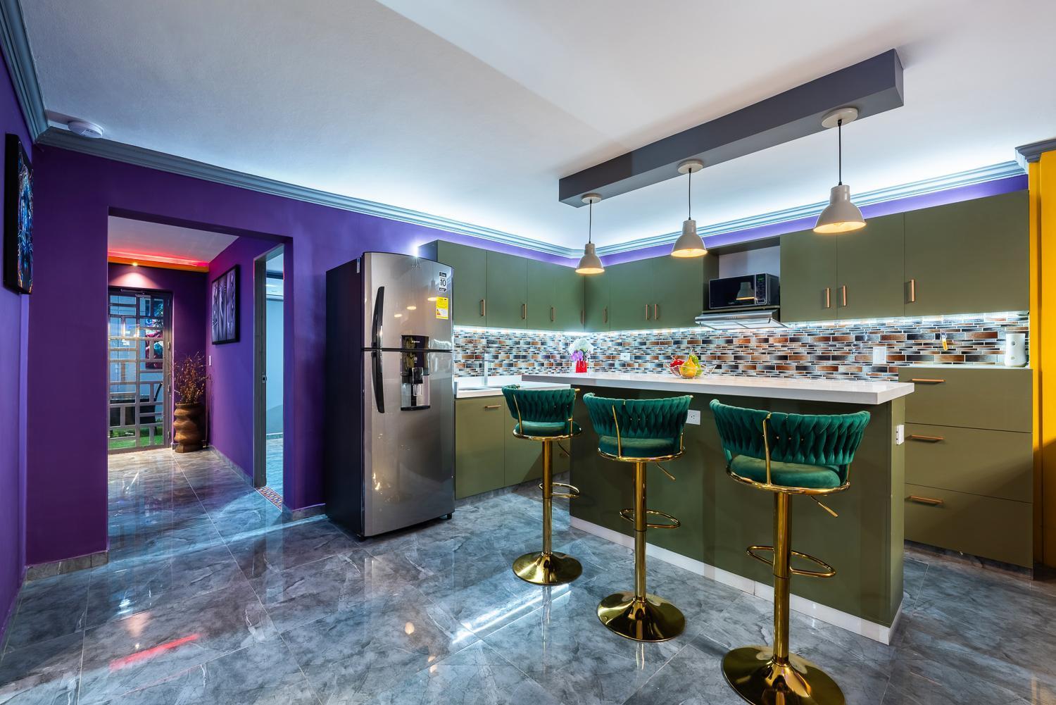 Provenza Infinity Steam Sauna Jacuzzi, Ac , Luxury Prime Location *