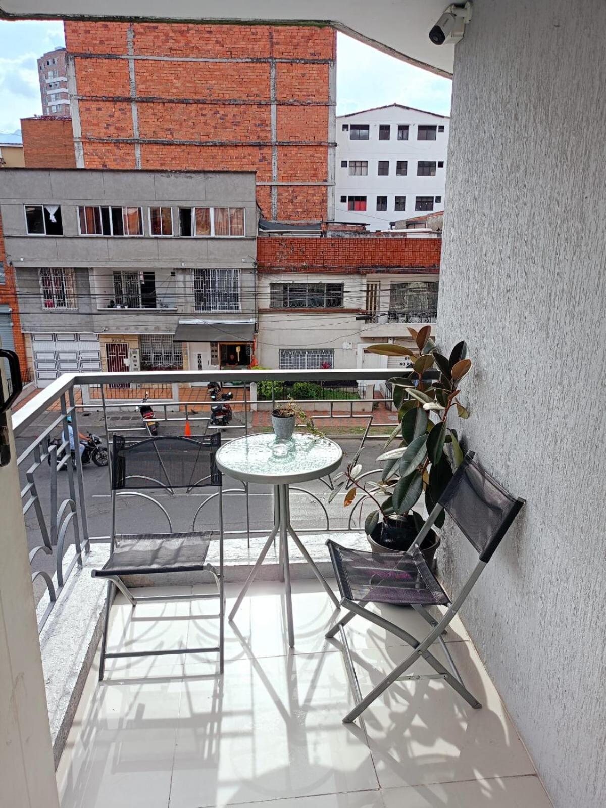 Apartamento Excelente Ubicacion En La 70-laureles *