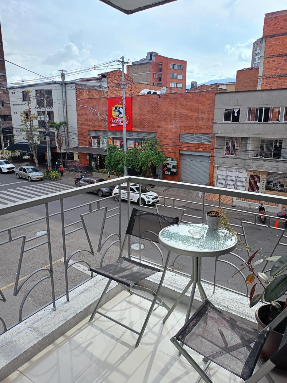 Excelente Ubicacion En La 70-laureles Apartamento