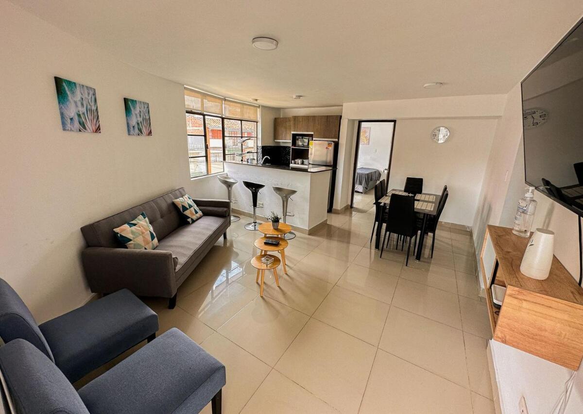 Excelente Ubicacion En La 70-laureles Apartamento *