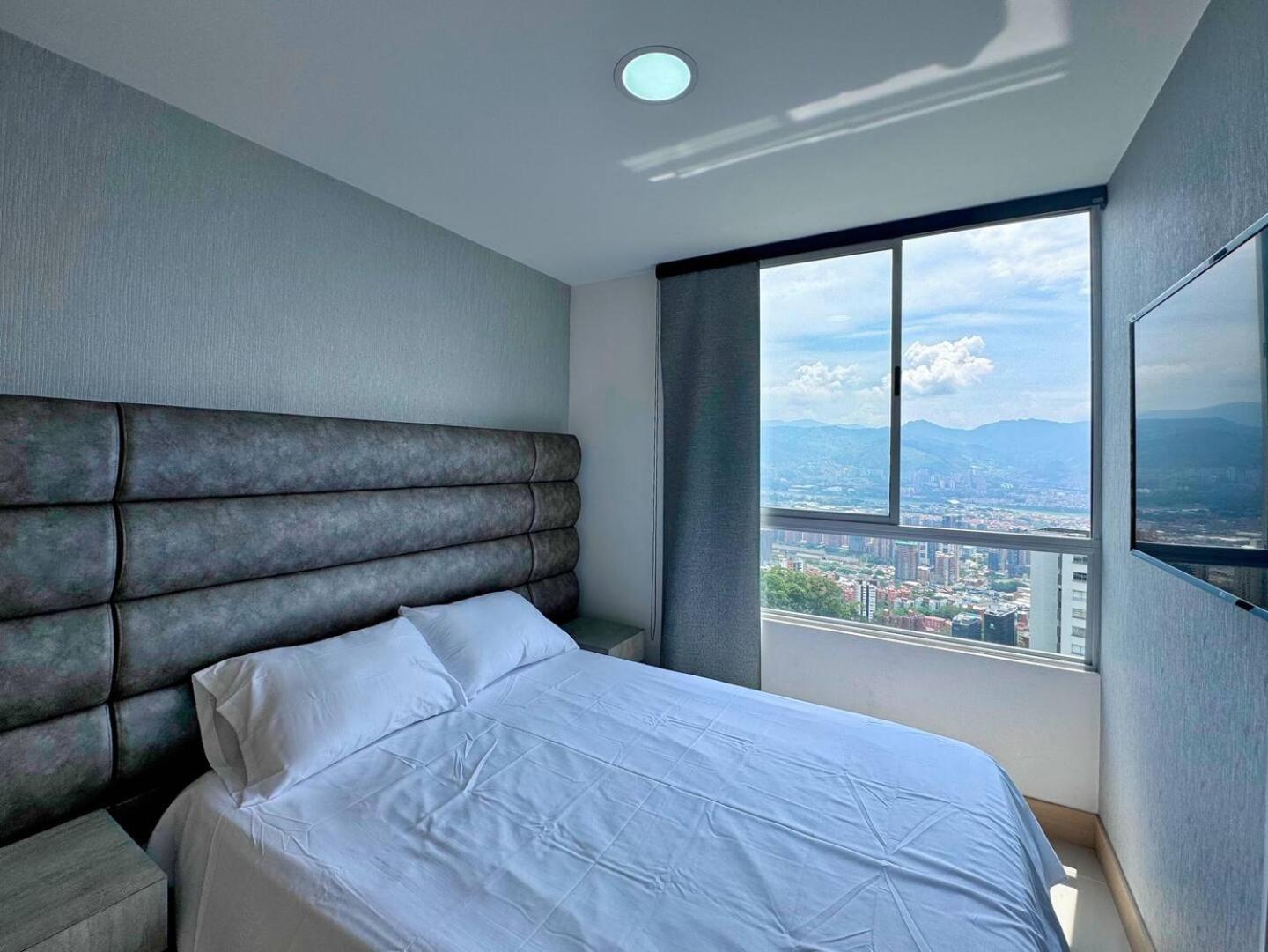Apartment 3br Panoramic Near Country Club El Poblado