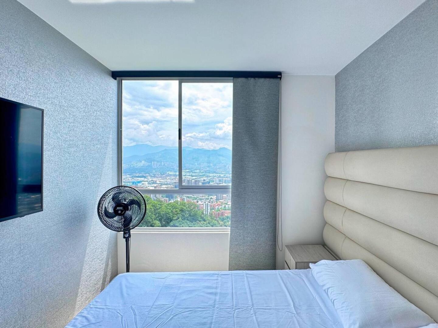 Apartment 3br Panoramic Near Country Club El Poblado Medellin
