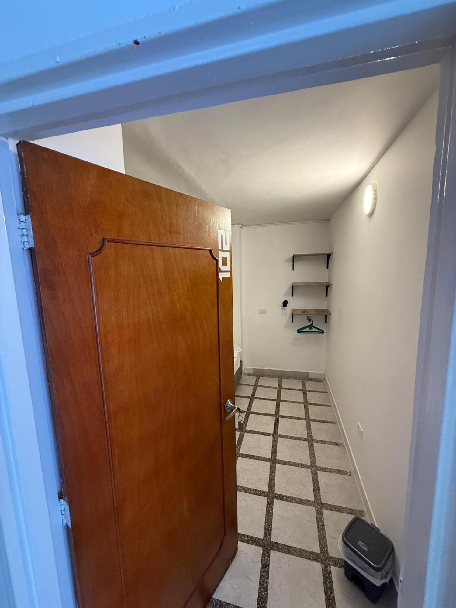 Road Living Guest house *