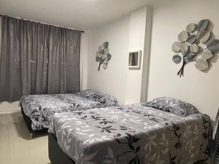 Amplio En Laureles De 4 Apartment Medellin