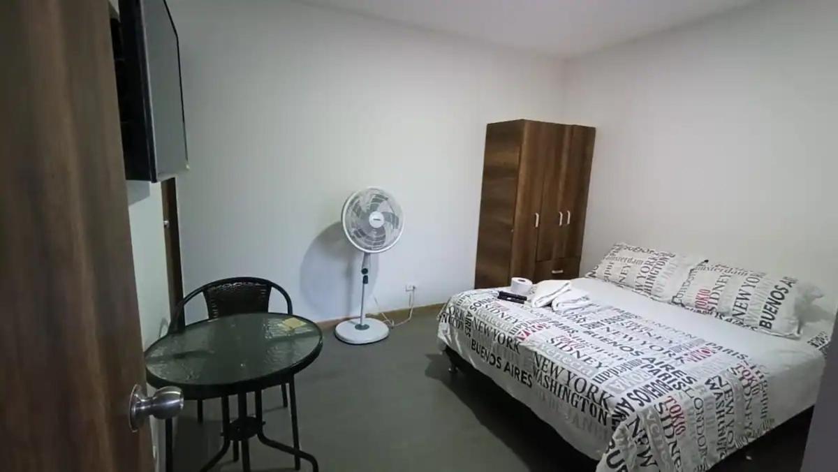 Guest house Amazing House With Turkish Steam Near Exito Laureles