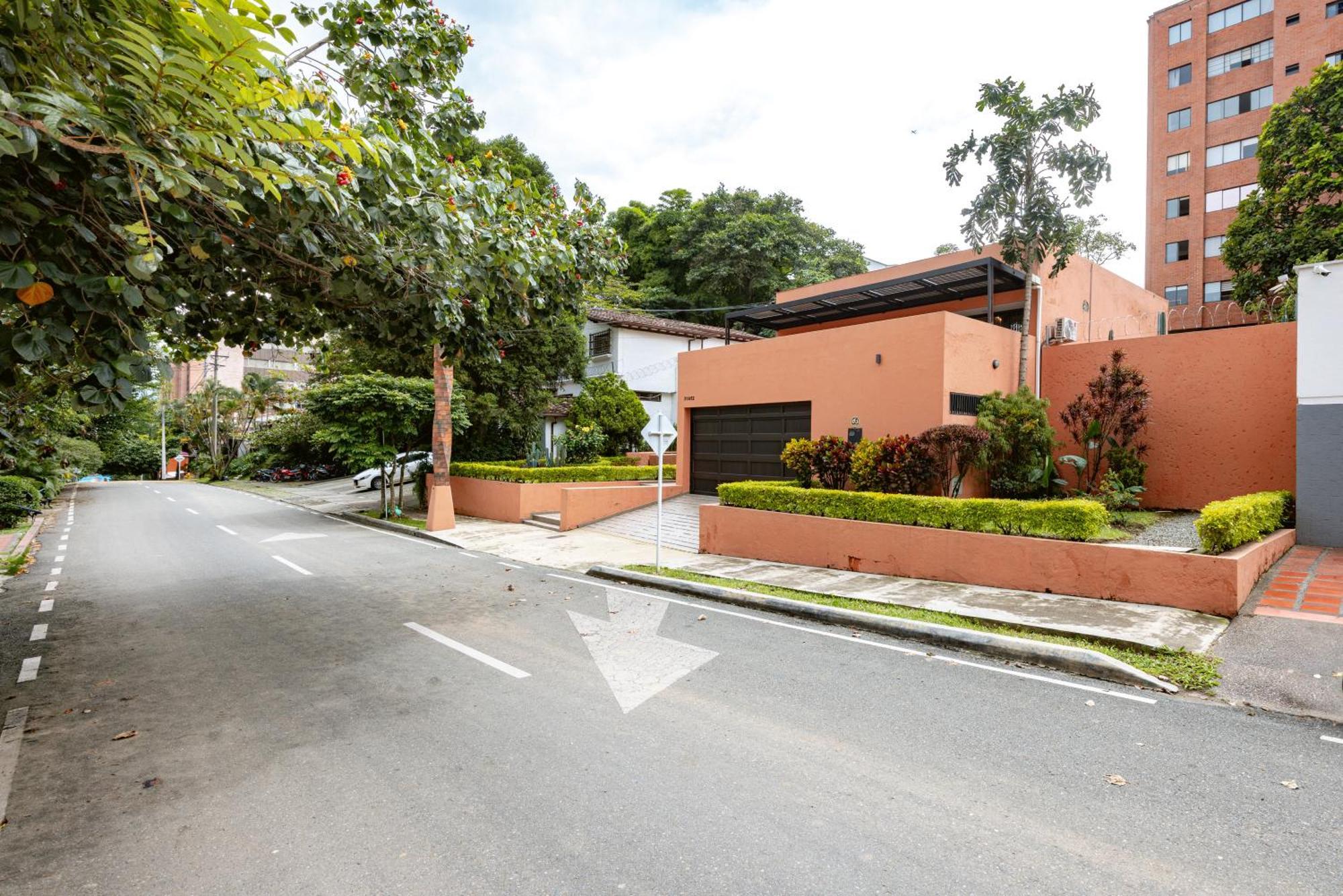 5br Poblado Close To Lleras Jacuzzi Cinema Ac