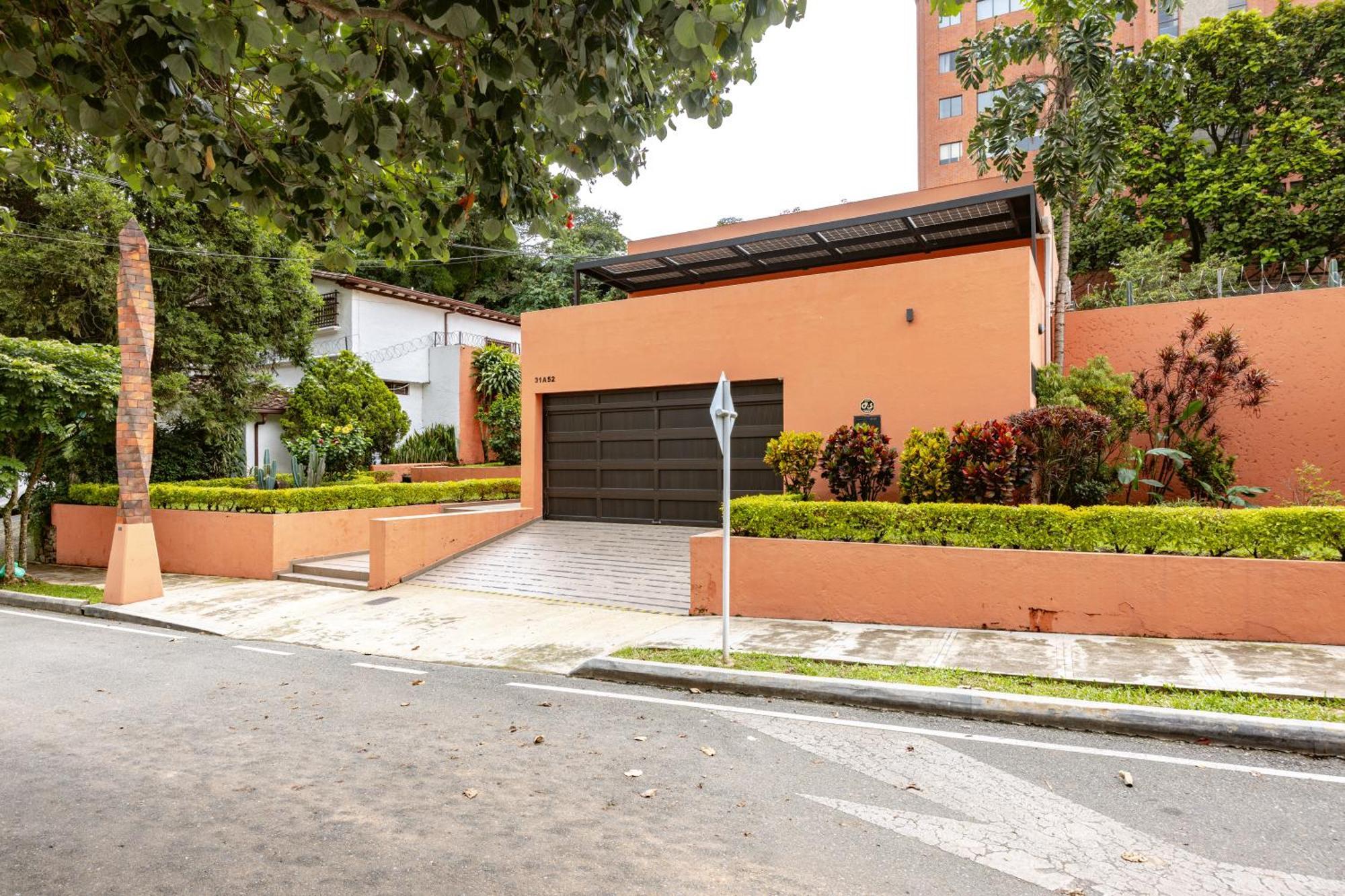 5br Poblado Close To Lleras Jacuzzi Cinema Ac * Medellin