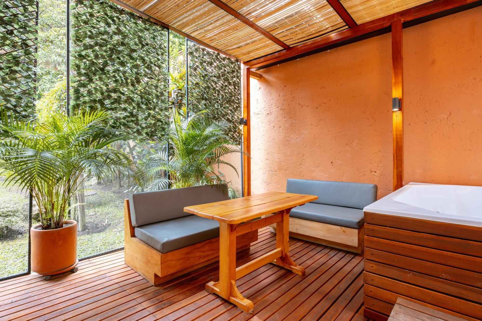 5br Poblado Close To Lleras Jacuzzi Cinema Ac * Medellin