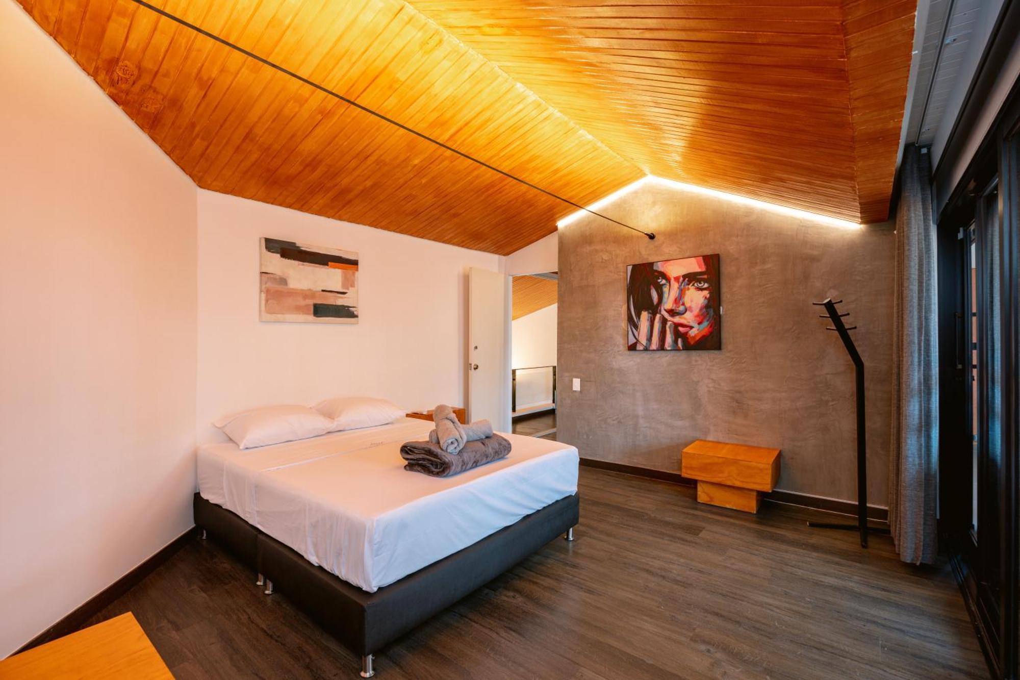 Villa 5br Poblado Close To Lleras Jacuzzi Cinema Ac Medellin