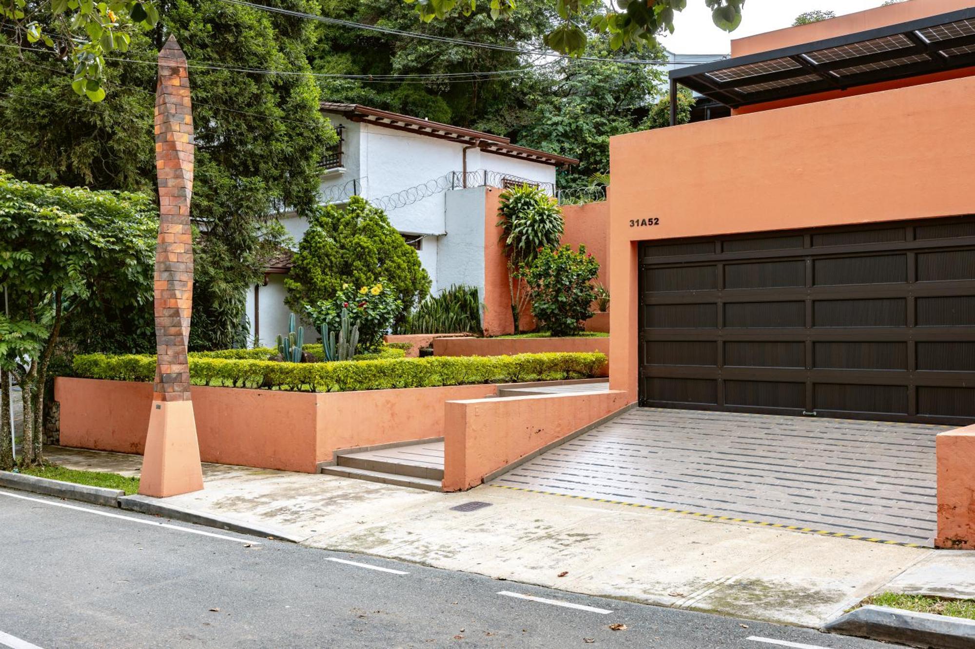 Villa 5br Poblado Close To Lleras Jacuzzi Cinema Ac Medellin
