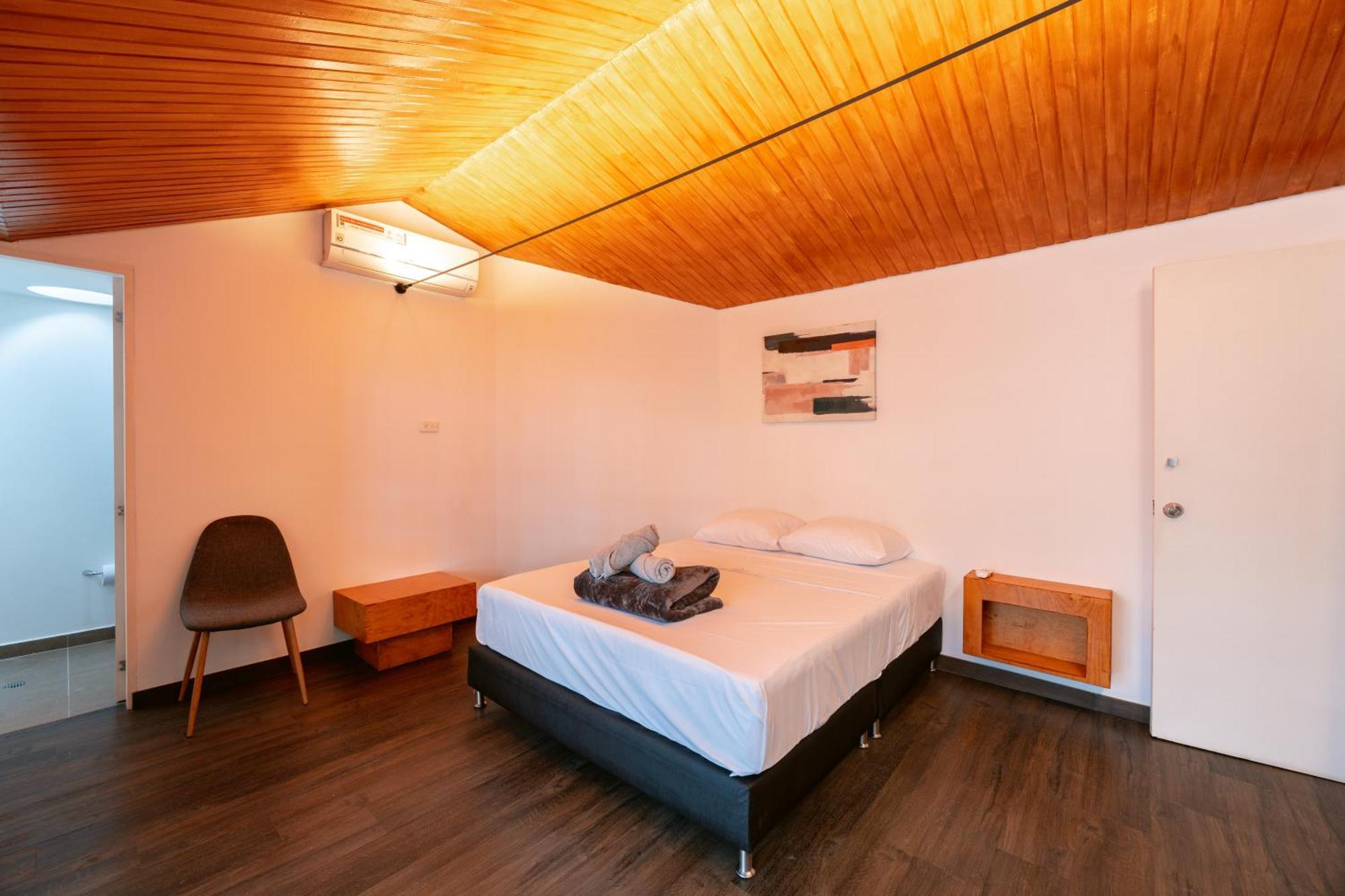 Villa 5br Poblado Close To Lleras Jacuzzi Cinema Ac