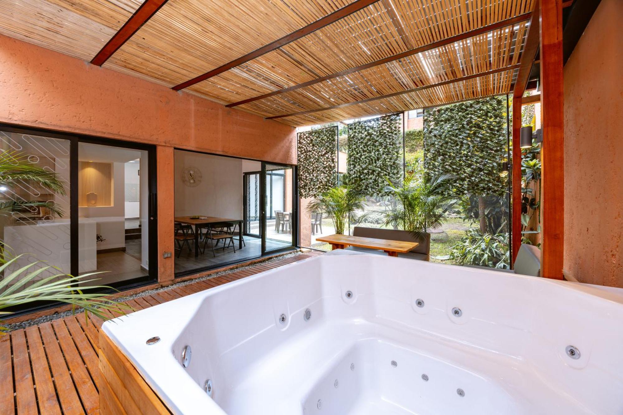 5br Poblado Close To Lleras Jacuzzi Cinema Ac Villa