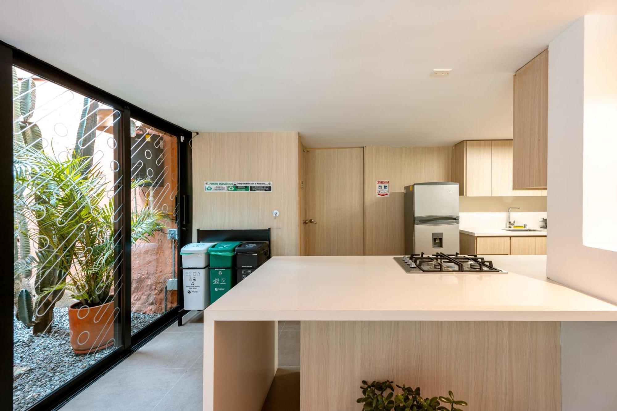5br Poblado Close To Lleras Jacuzzi Cinema Ac * Medellin
