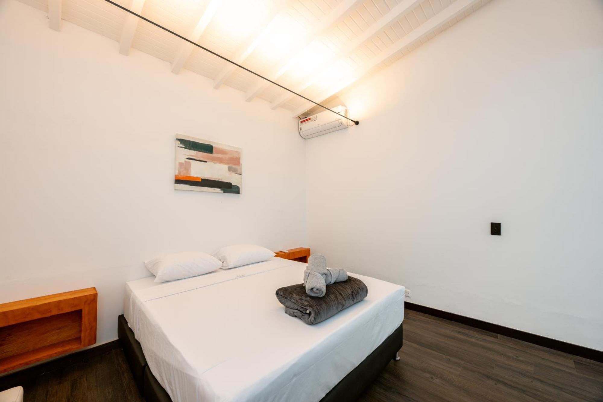 5br Poblado Close To Lleras Jacuzzi Cinema Ac Villa Medellin