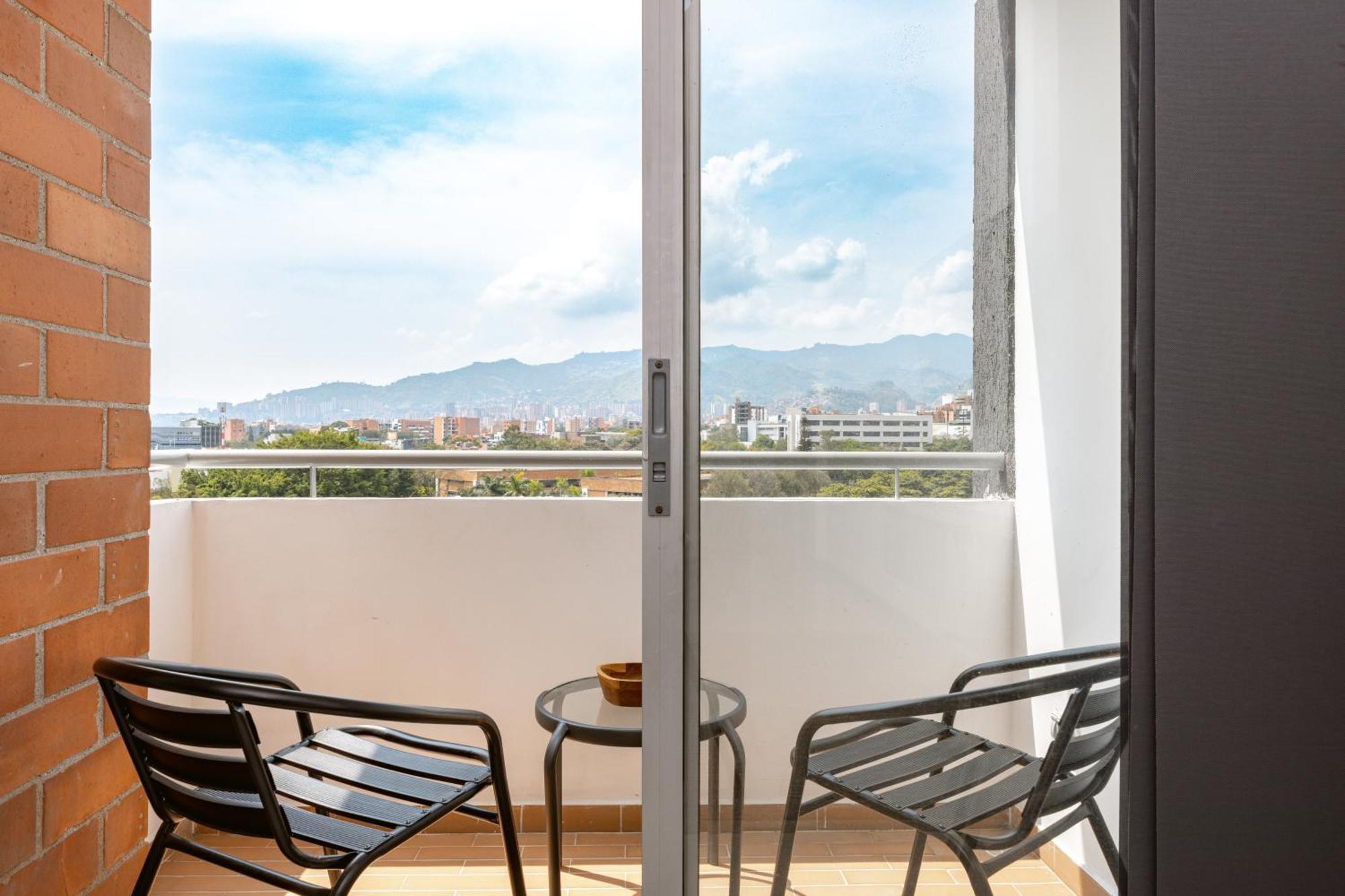 Comodos De 1 Con Vista En Laureles *