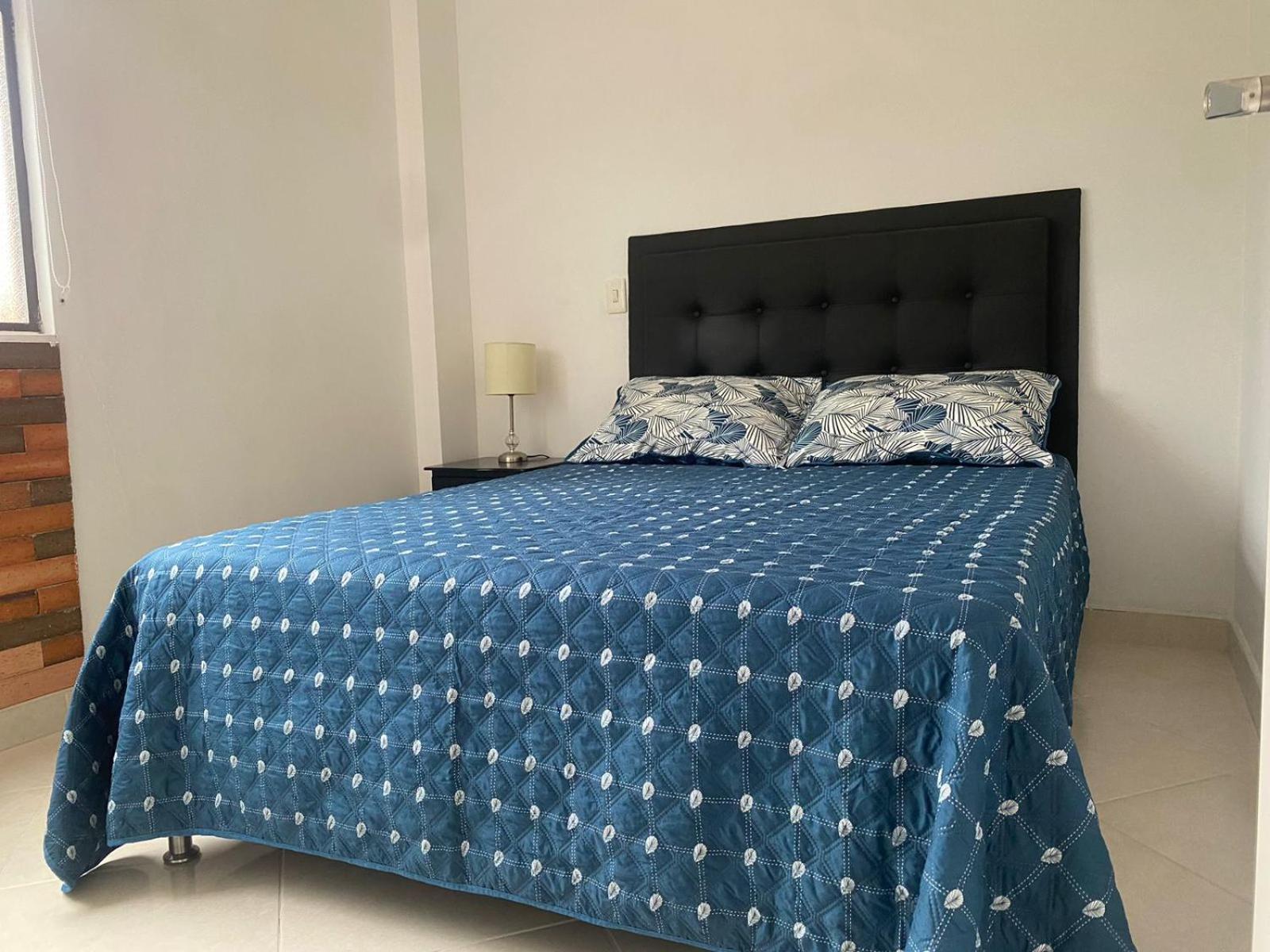 Renovado Parque La Floresta, Reserva Minimo De 21 Dias * Medellín