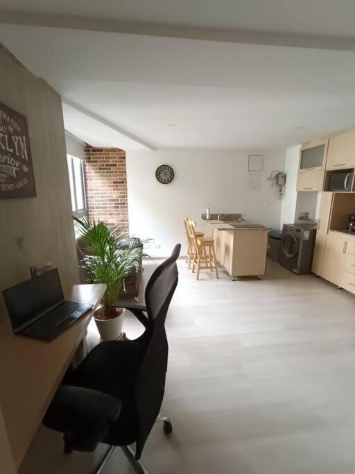 Comodo En Laureles, Cerca Al Estadio Apartment