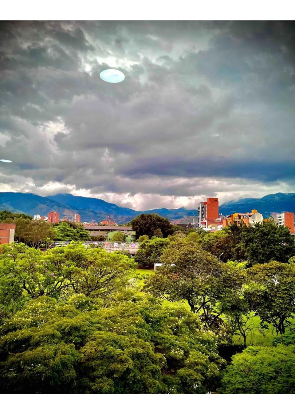 Ac Corner, At 5 Floor Fast Wifi * Medellin