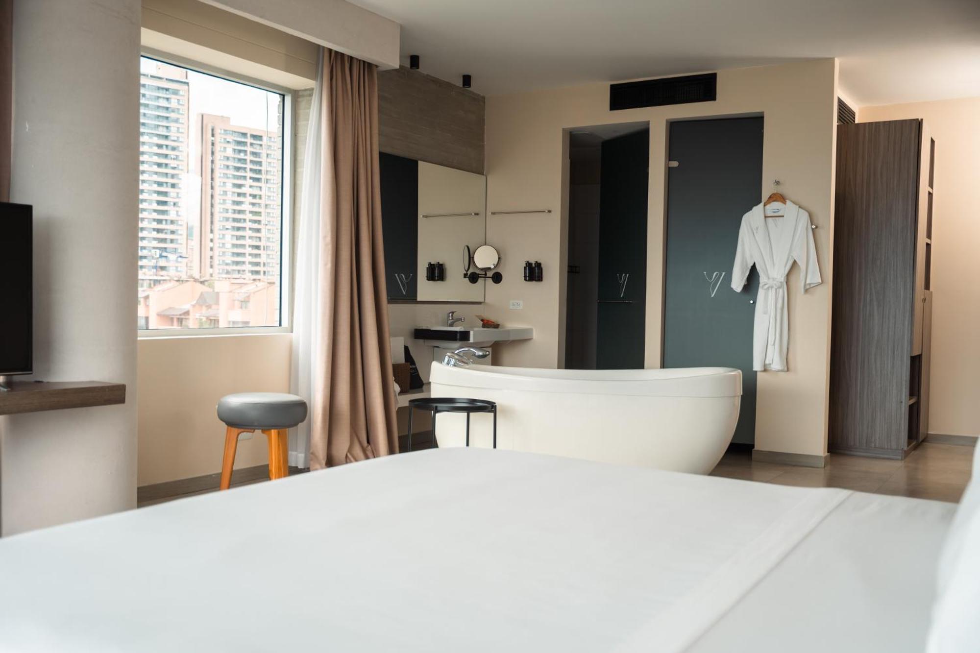 Hotel V Grand Hotel, A Member Of Radisson Individuals Medellin