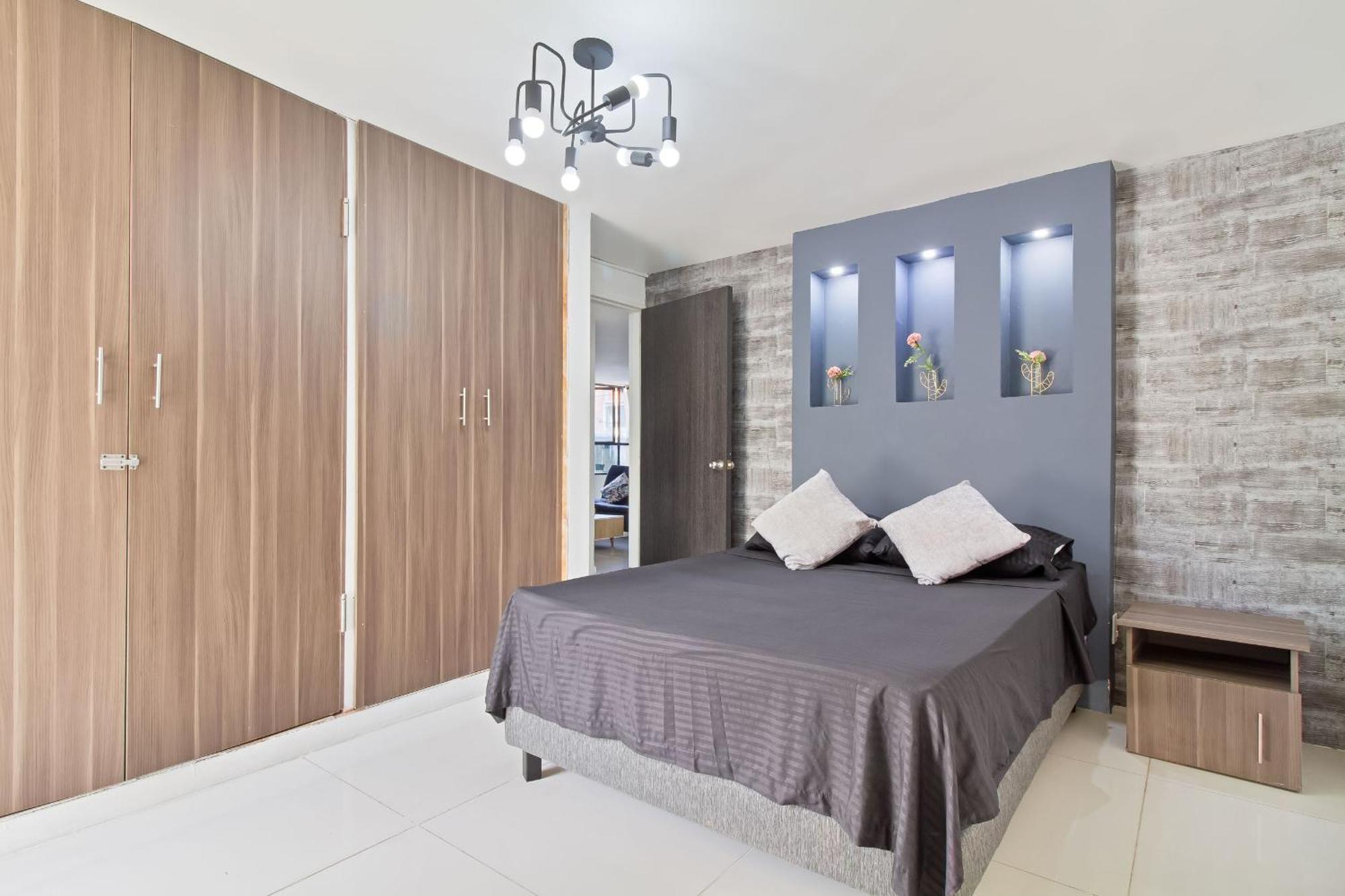 2 Bedroom - One Block From Lleras Park, P1 Apartamento