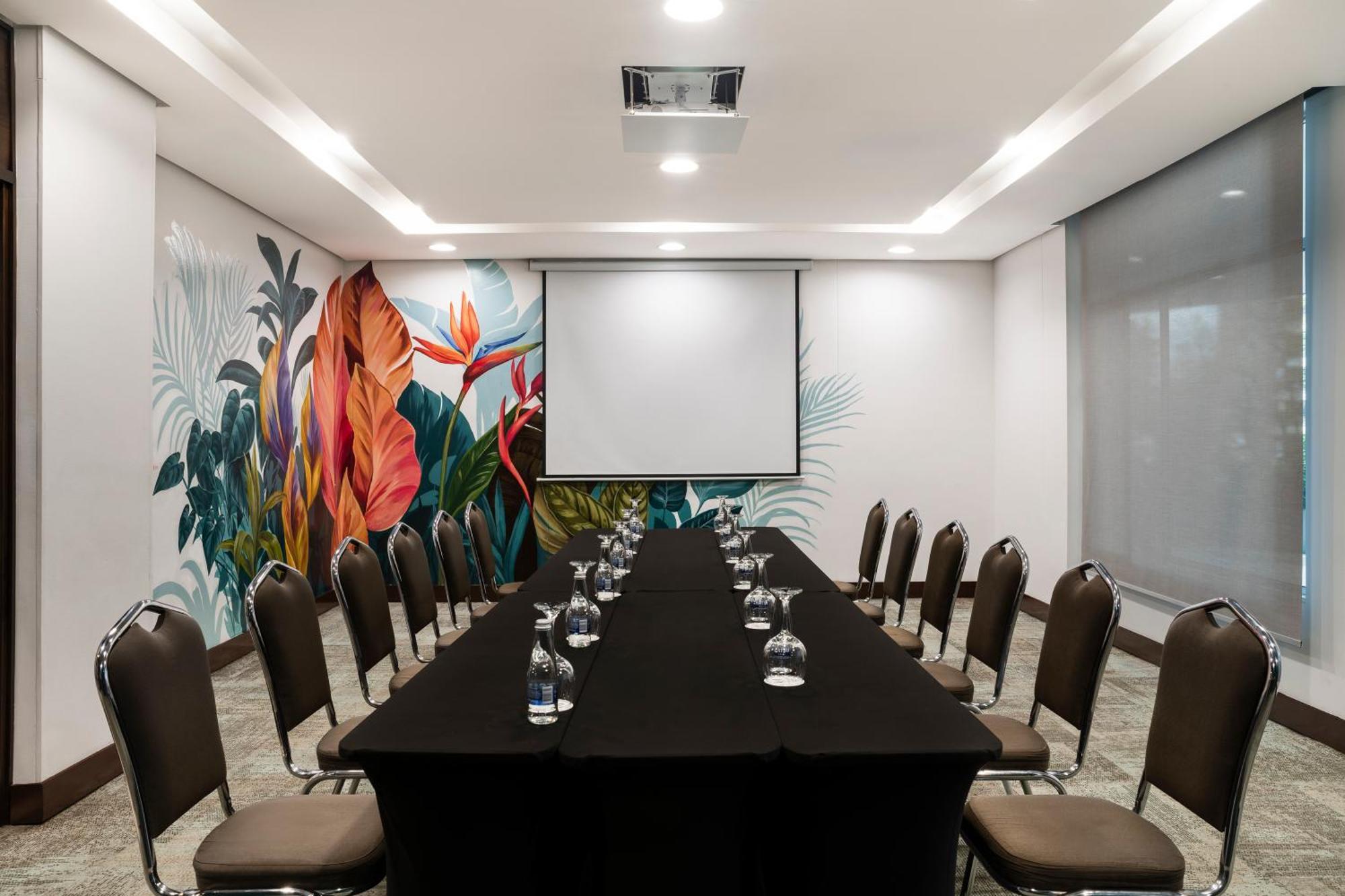 Poblado Alejandria By Housy Host Medellin