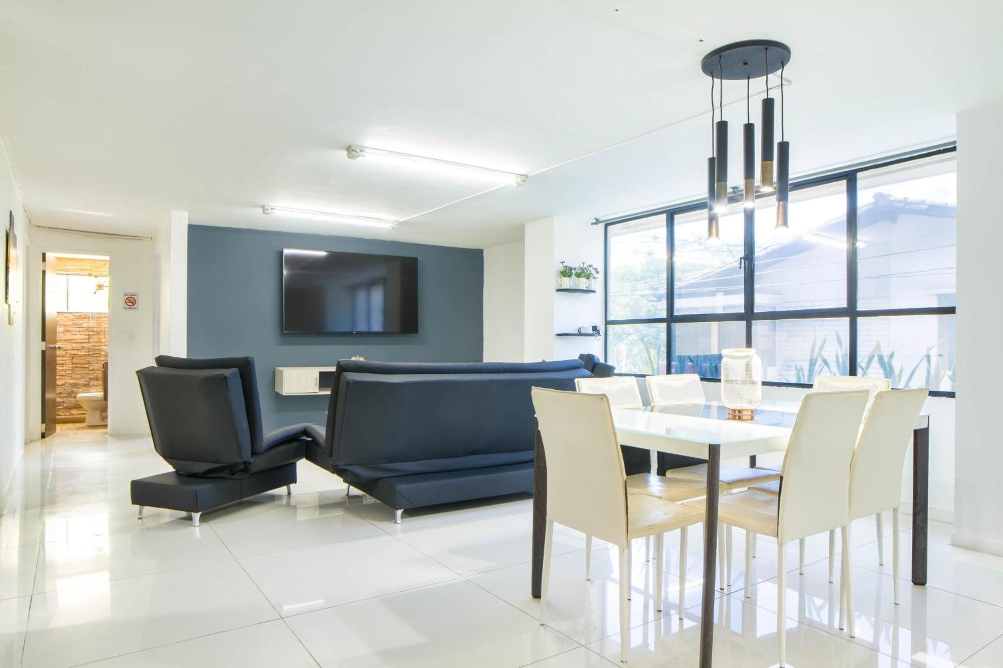 2 Bedroom - One Block From Lleras Park, P1 Medellín