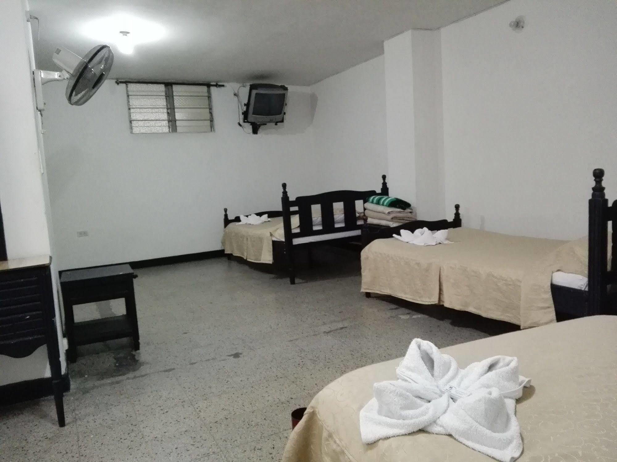 Hotel Manzanares 2*