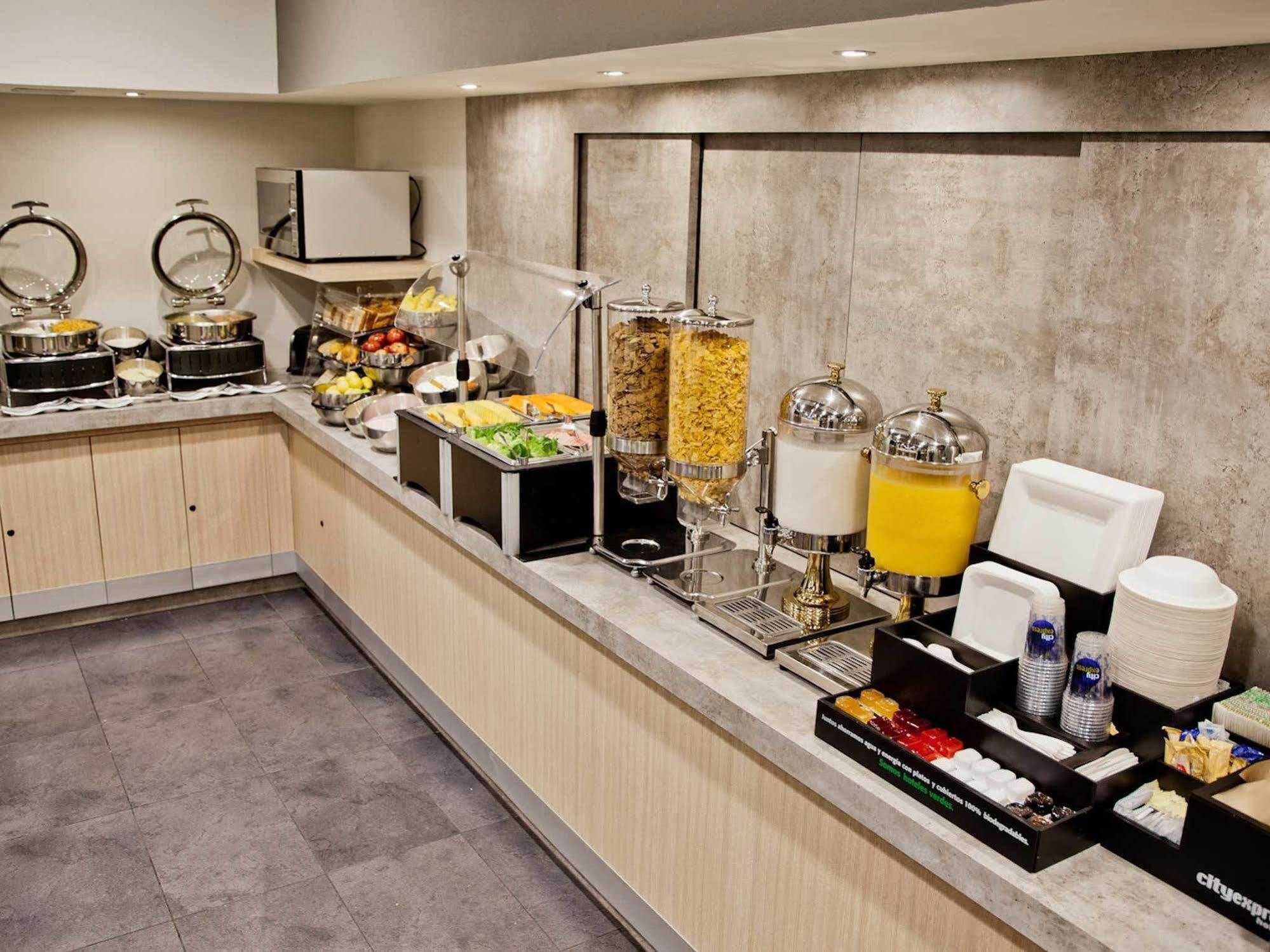 Express By Marriott Colombia Hotel Medellin