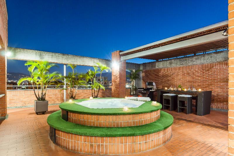 Travelers Orange Aparthotel 4*