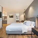 Energy Living 804 - New Luxury Apt, Huge Balcony