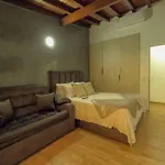 202 Romantic Loft With Jacuzzi