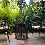 Adorable Bungalow With Private Jacuzzi In Lleras And Provenza