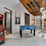 Private Sauna Jacuzzi Billiard Gym Luxury Retreat