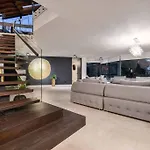 Private Sauna Jacuzzi Billiard Gym Luxury Retreat