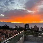 Apartamento 406 Poblado Cerca Al Cc El Tesoro