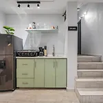 Nowa Gaira Apt Provenza Walkable Area, Ac & Balcony Facing Karolg Club