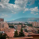 Edificio Atalanta En El Corazon De Medellin