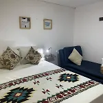 Loft Central, Cerca A Laureles Guarda Meletas Gratis!!