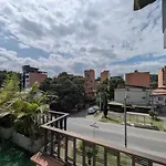 Amplio Apto Con Jacuzzy Terraza 2B 4Hab Laureles