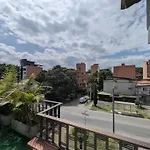 Amplio Apto Con Jacuzzy Terraza 2B 4Hab Laureles