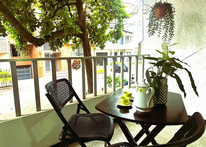 Loft Central, Cerca A Laureles Guarda Meletas Gratis!!