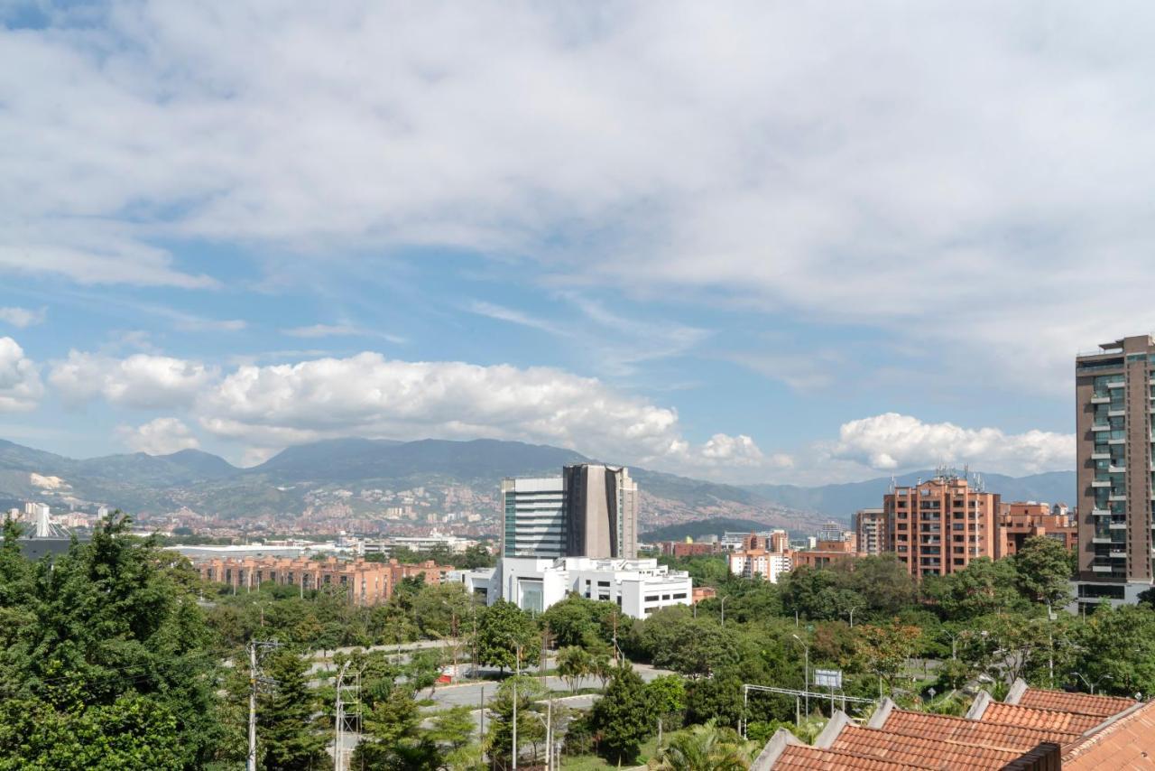 Apartahotel Aptos Alcazar Oviedo By Housy Host *