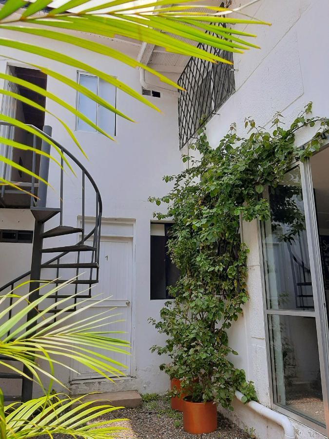 Hostal Cloud9 *