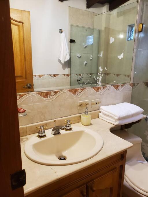Private House 3bdr Private Entrance Garage 6 People * Medellin